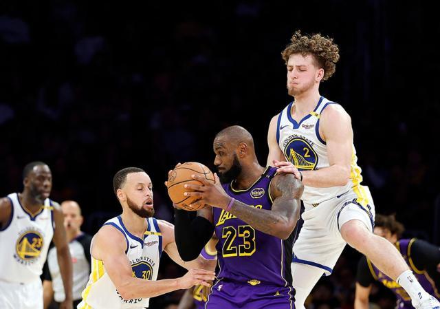 世界赛程-40岁零38天！詹皇轰42+17+8创神迹超乔丹+扎心库里