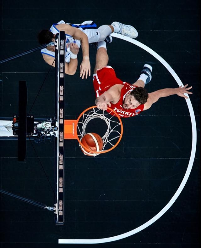 注册观看-4防1挡不住申京？范乔丹晒嚣张表情 火记：创纪录与约基奇争头名