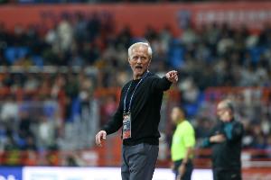 电竞竞猜-足球报：玉昆客战申花不想走过场，不管踢谁都向对手施以高压