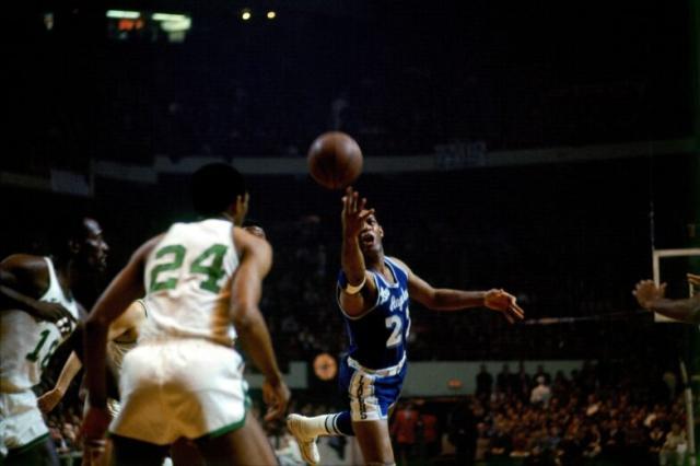1616470033254058274.jpg elgin-baylor-driving-celtics-archive-784x523.jpg
